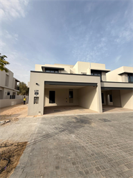 Jebel Ali Village Townhouses- Phase 1 — construction site